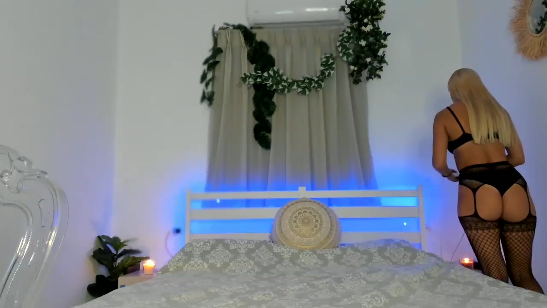 Gallery image thumbnail from VivianisHere's myfreecams stream on, 10/01/2024, 08:14 image 18 of 20