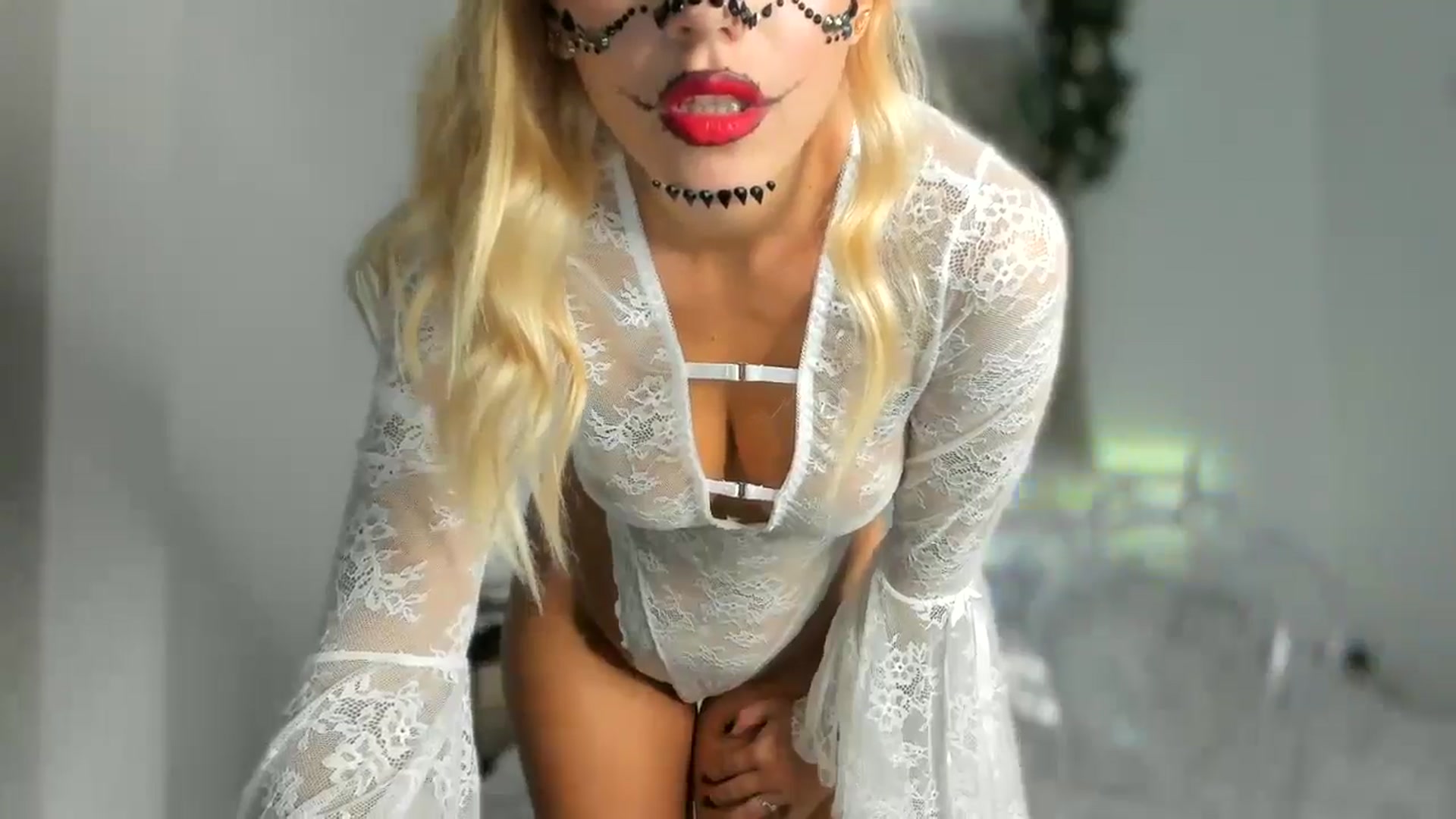 Gallery image thumbnail from VivianisHere's myfreecams stream on, 10/31/2024, 08:13 image 8 of 20