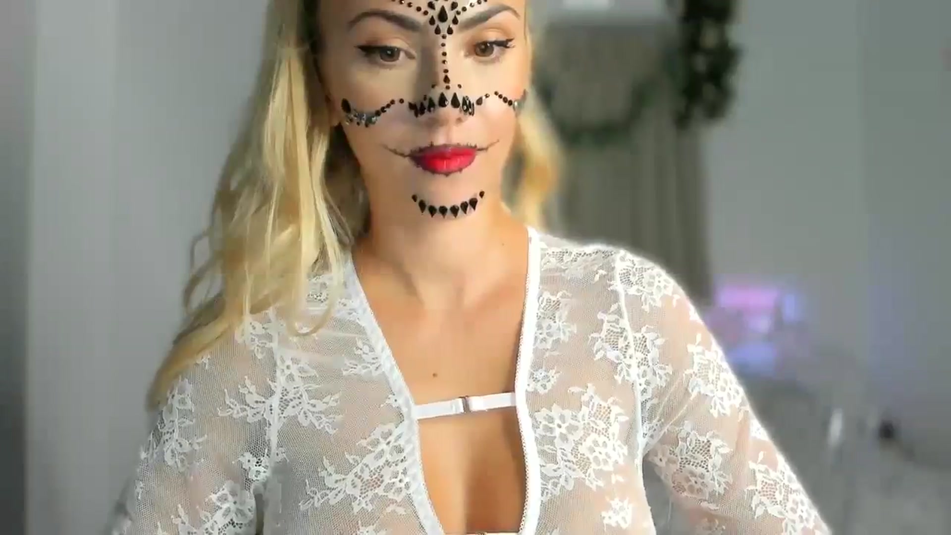 Gallery image thumbnail from VivianisHere's myfreecams stream on, 10/31/2024, 08:13 image 4 of 20