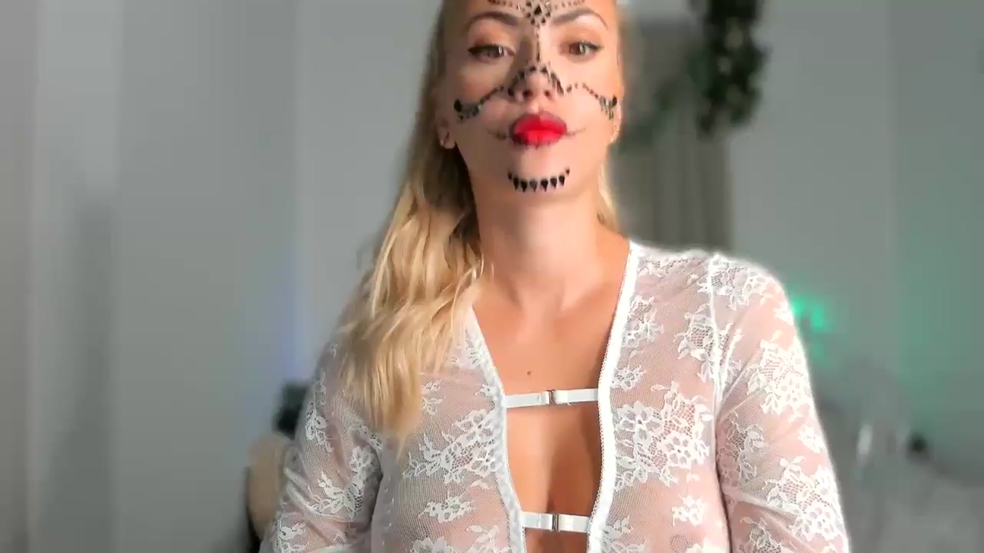 Gallery image thumbnail from VivianisHere's myfreecams stream on, 10/31/2024, 08:13 image 1 of 20