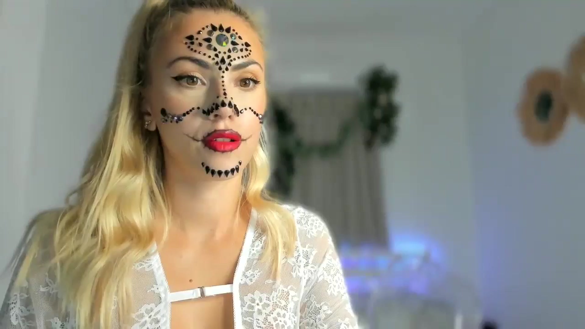 Gallery image thumbnail from VivianisHere's myfreecams stream on, 10/31/2024, 08:13 image 13 of 20
