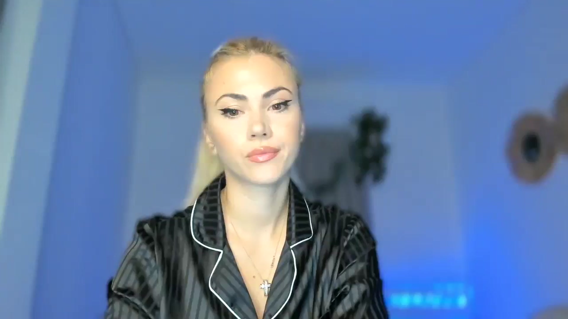 Gallery image thumbnail from VivianisHere's myfreecams stream on, 11/29/2024, 08:44 image 1 of 20