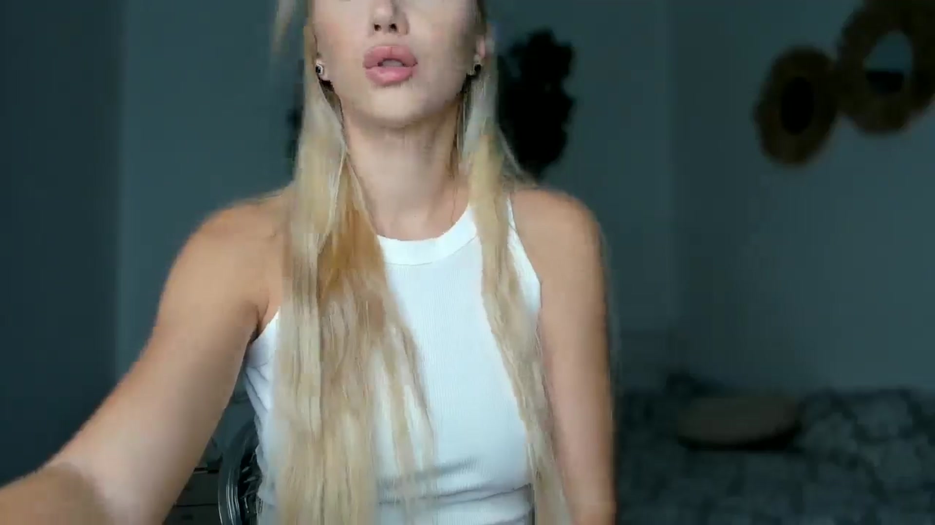 Gallery image thumbnail from VivianisHere's myfreecams stream on, 12/18/2024, 09:19 image 15 of 20