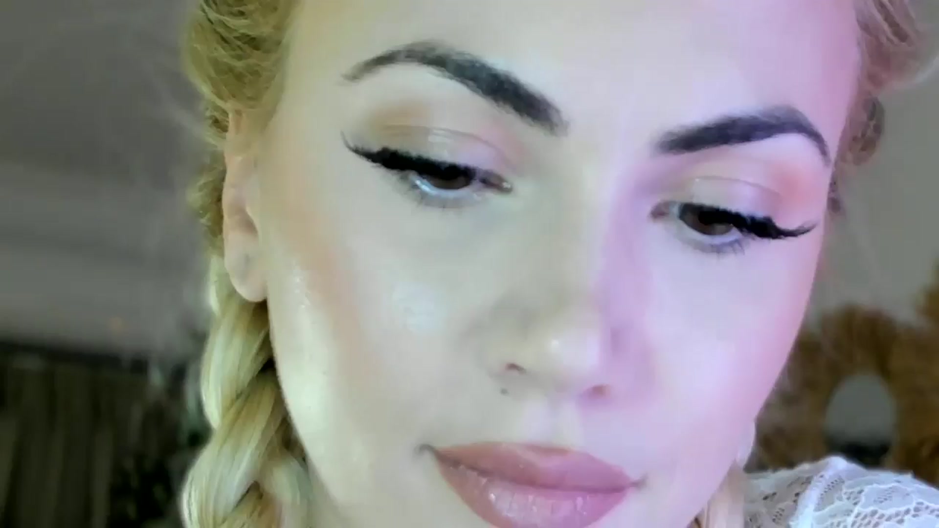 Gallery image thumbnail from VivianisHere's myfreecams stream on, 01/30/2025, 10:37 image 16 of 20