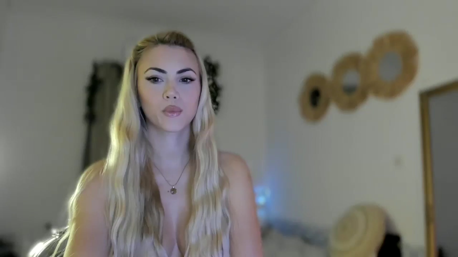 Gallery image thumbnail from VivianisHere's myfreecams stream on, 02/04/2025, 08:49 image 19 of 20