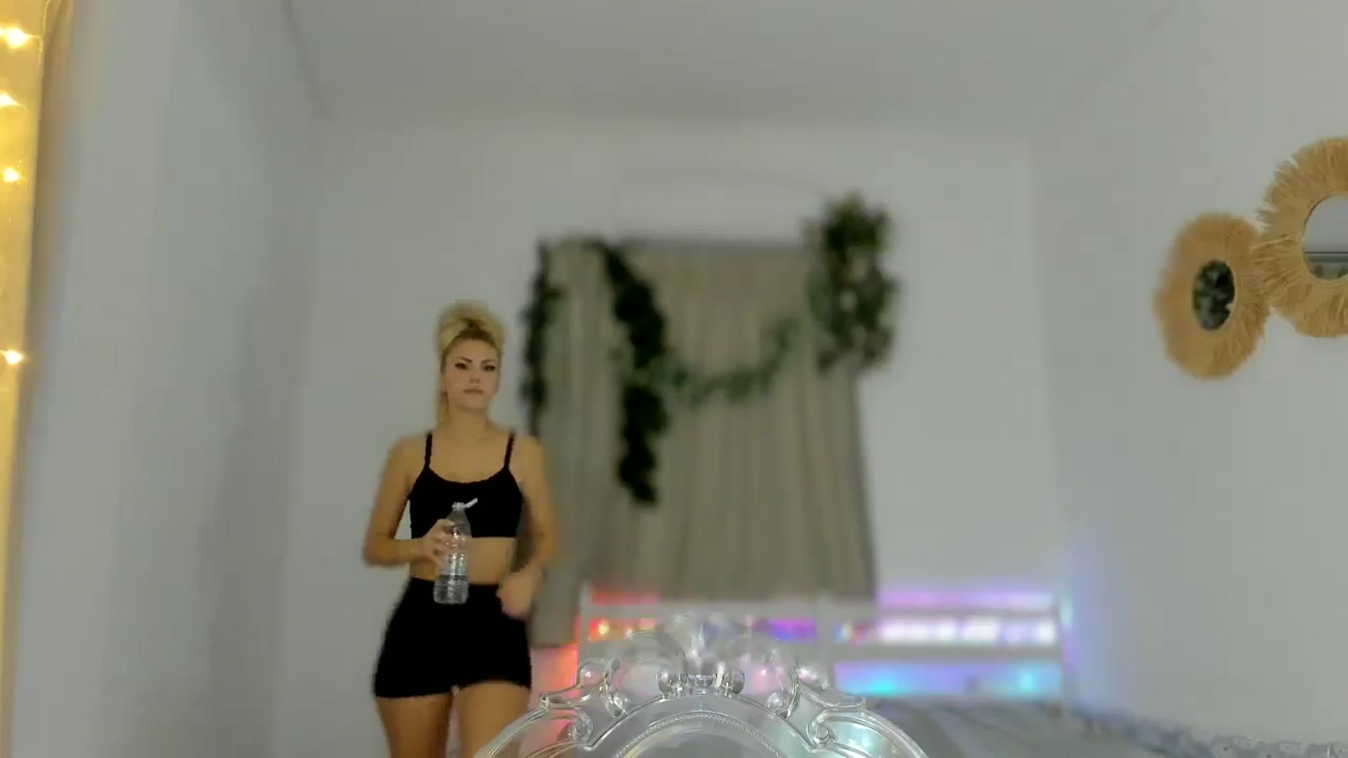 Gallery image thumbnail from VivianisHere's myfreecams stream on, 03/13/2025, 07:50 image 11 of 20