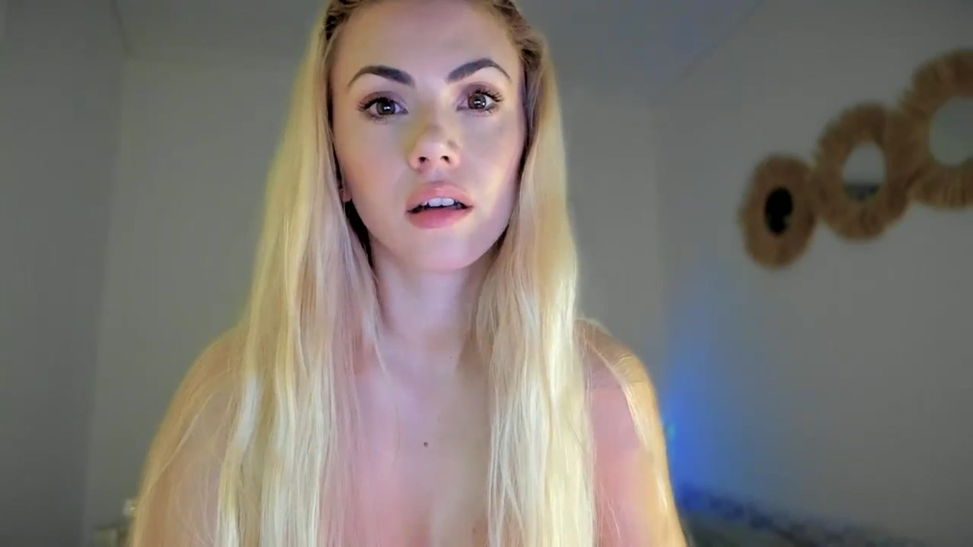 Gallery image thumbnail from VivianisHere's myfreecams stream on, 03/16/2025, 08:51 image 10 of 20