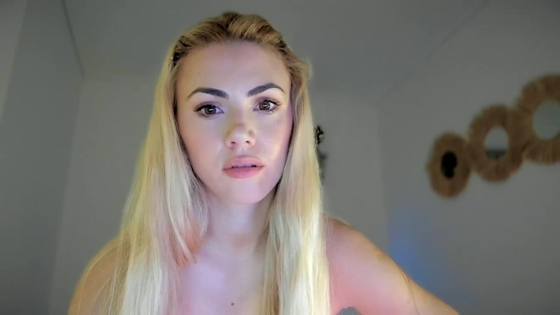 Gallery image thumbnail from VivianisHere's myfreecams stream on, 03/16/2025, 08:51 image 18 of 20