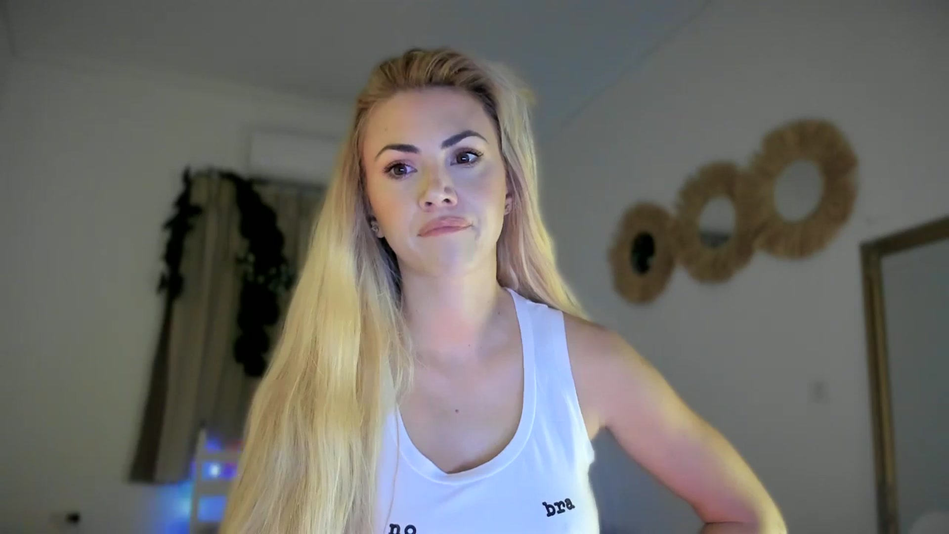Gallery image thumbnail from VivianisHere's myfreecams stream on, 03/17/2025, 07:56 image 15 of 20