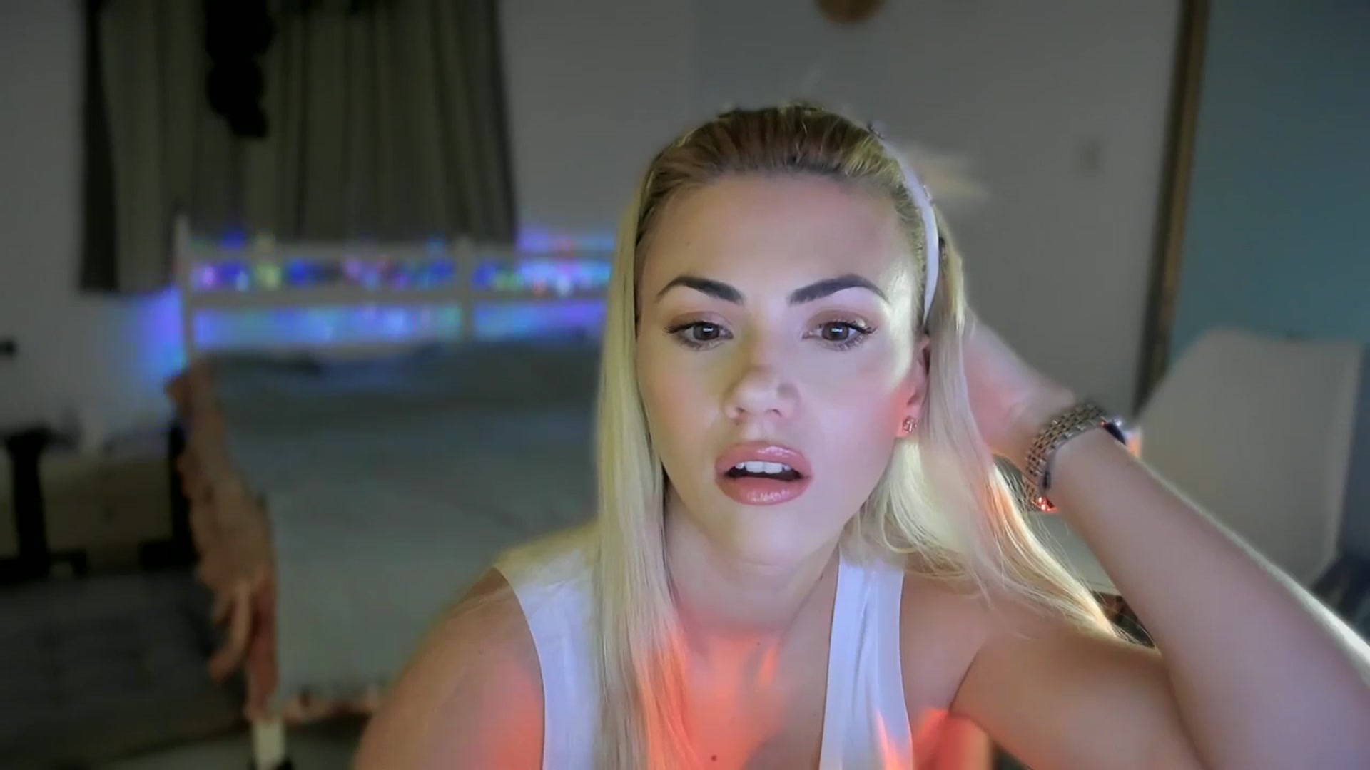 Gallery image thumbnail from VivianisHere's myfreecams stream on, 03/17/2025, 07:56 image 8 of 20