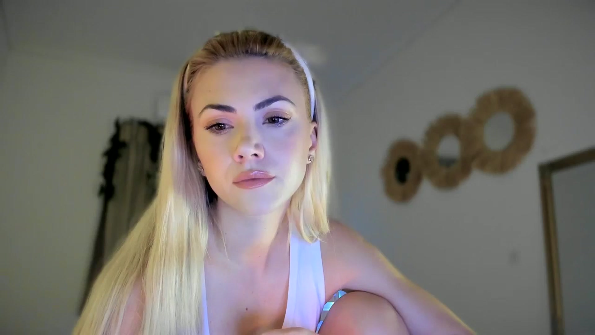Gallery image thumbnail from VivianisHere's myfreecams stream on, 03/17/2025, 07:56 image 12 of 20