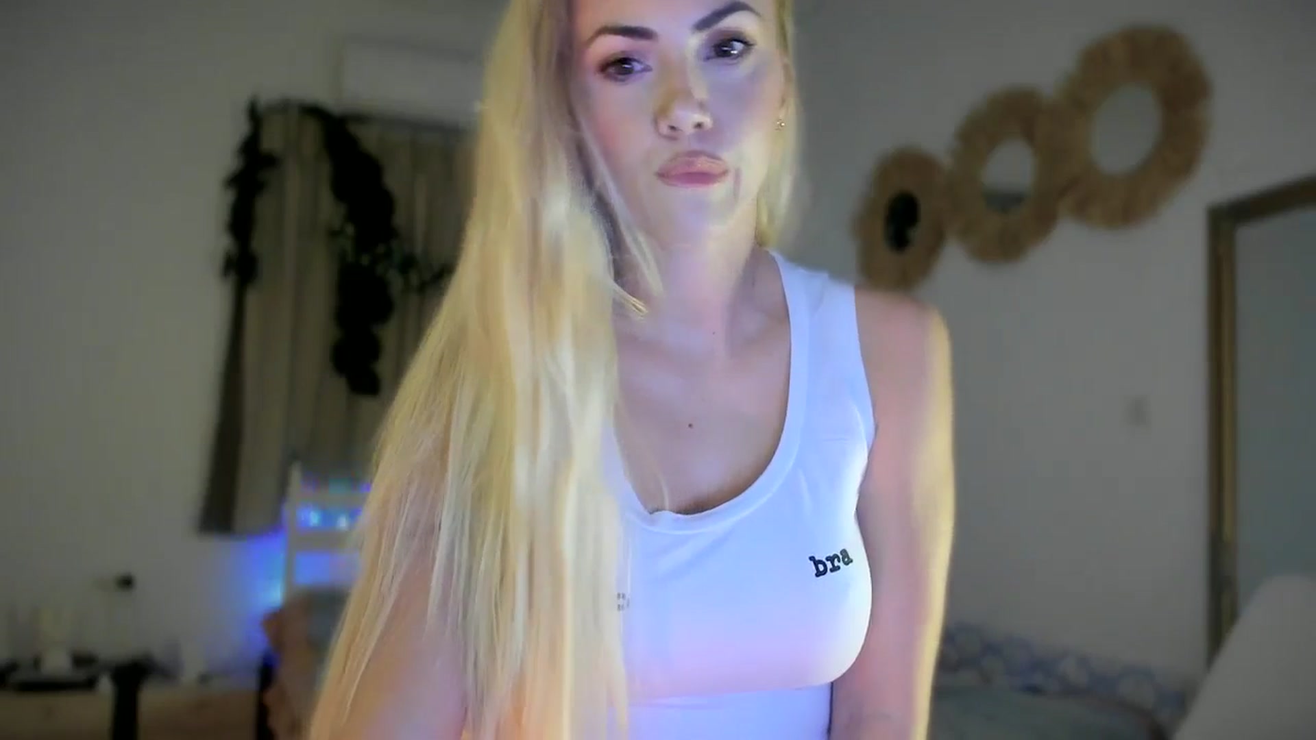 Gallery image thumbnail from VivianisHere's myfreecams stream on, 03/17/2025, 07:56 image 17 of 20