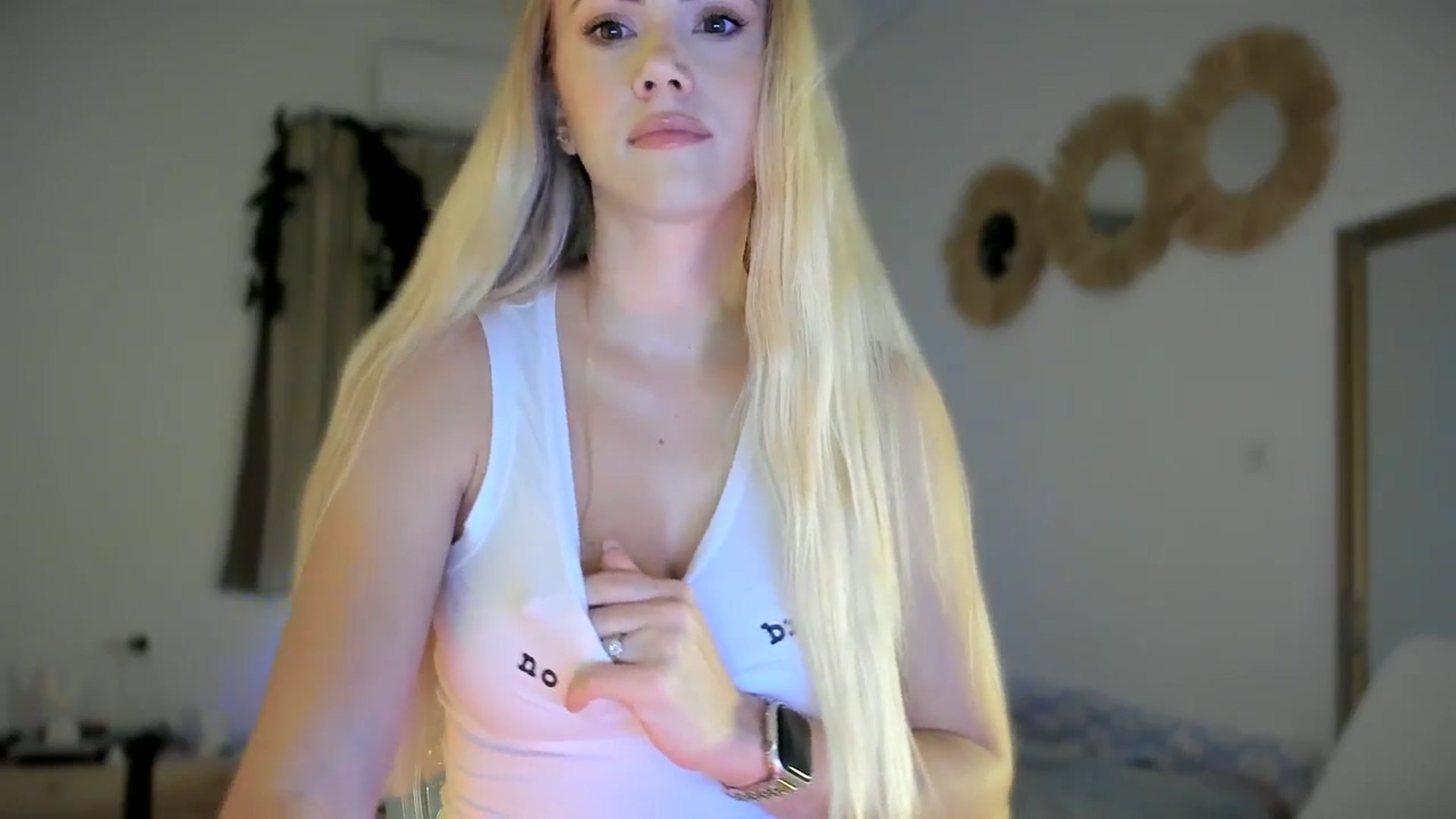 Gallery image thumbnail from VivianisHere's myfreecams stream on, 03/17/2025, 07:56 image 16 of 20