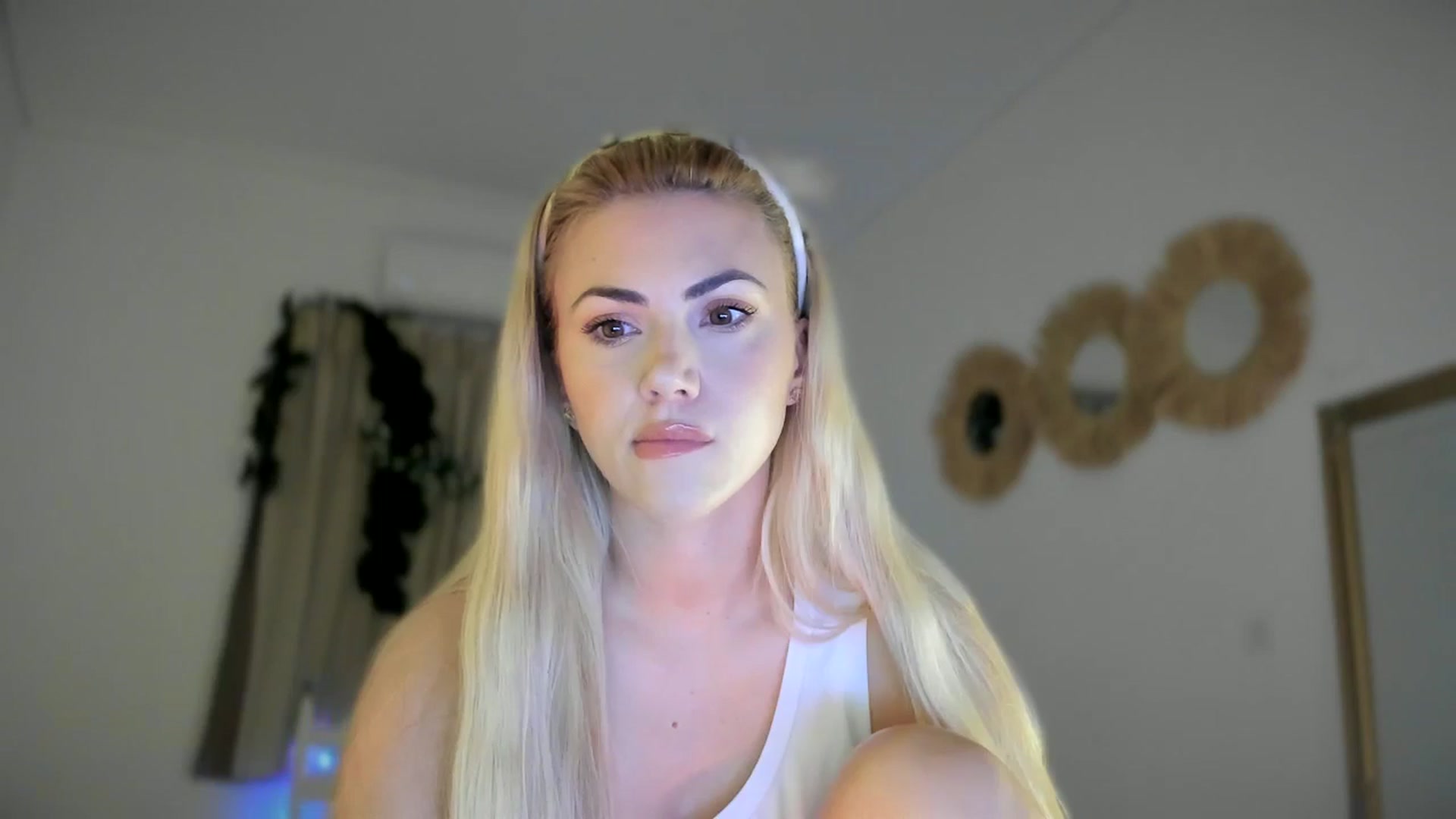 Gallery image thumbnail from VivianisHere's myfreecams stream on, 03/17/2025, 07:56 image 13 of 20