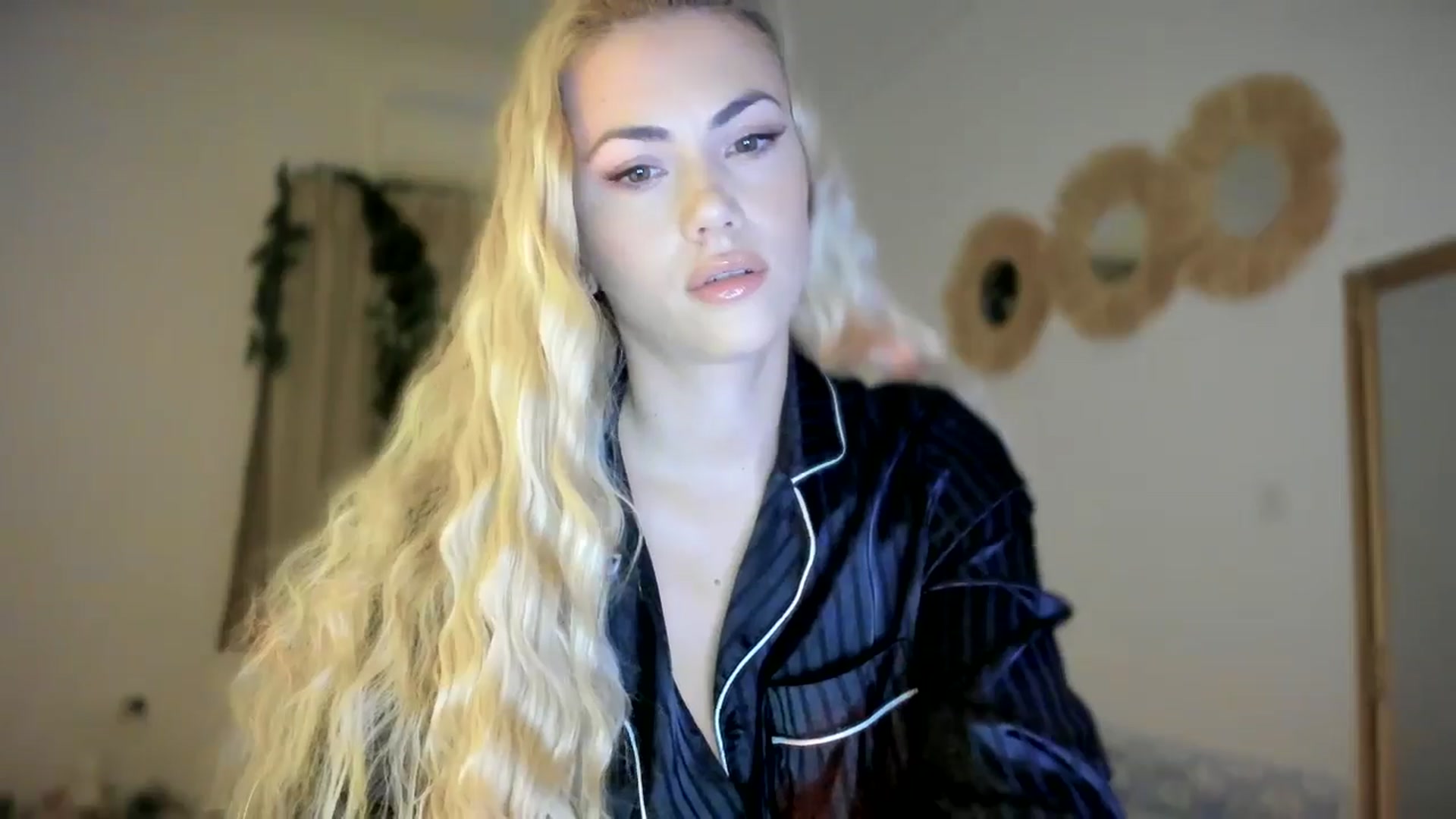 Gallery image thumbnail from VivianisHere's myfreecams stream on, 03/20/2025, 08:55 image 19 of 20
