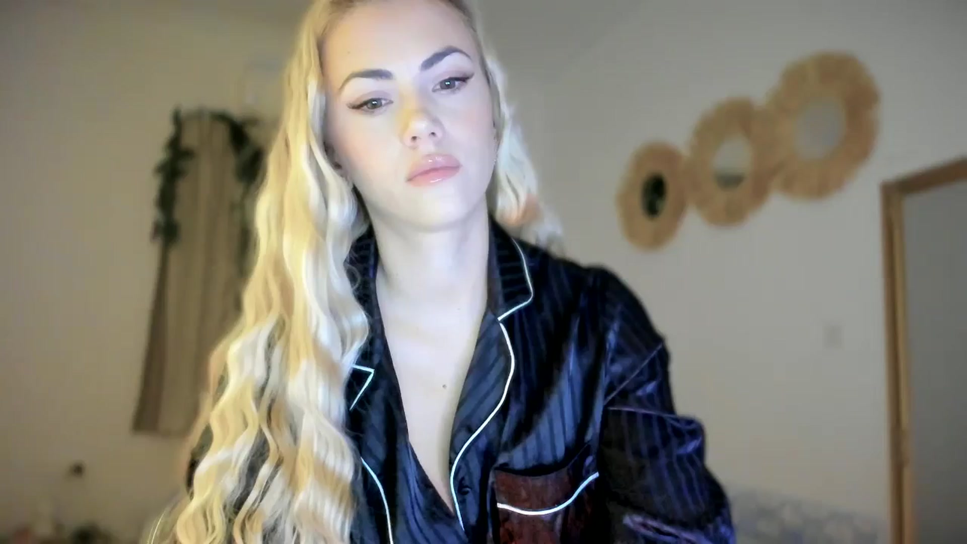 Gallery image thumbnail from VivianisHere's myfreecams stream on, 03/20/2025, 08:55 image 18 of 20