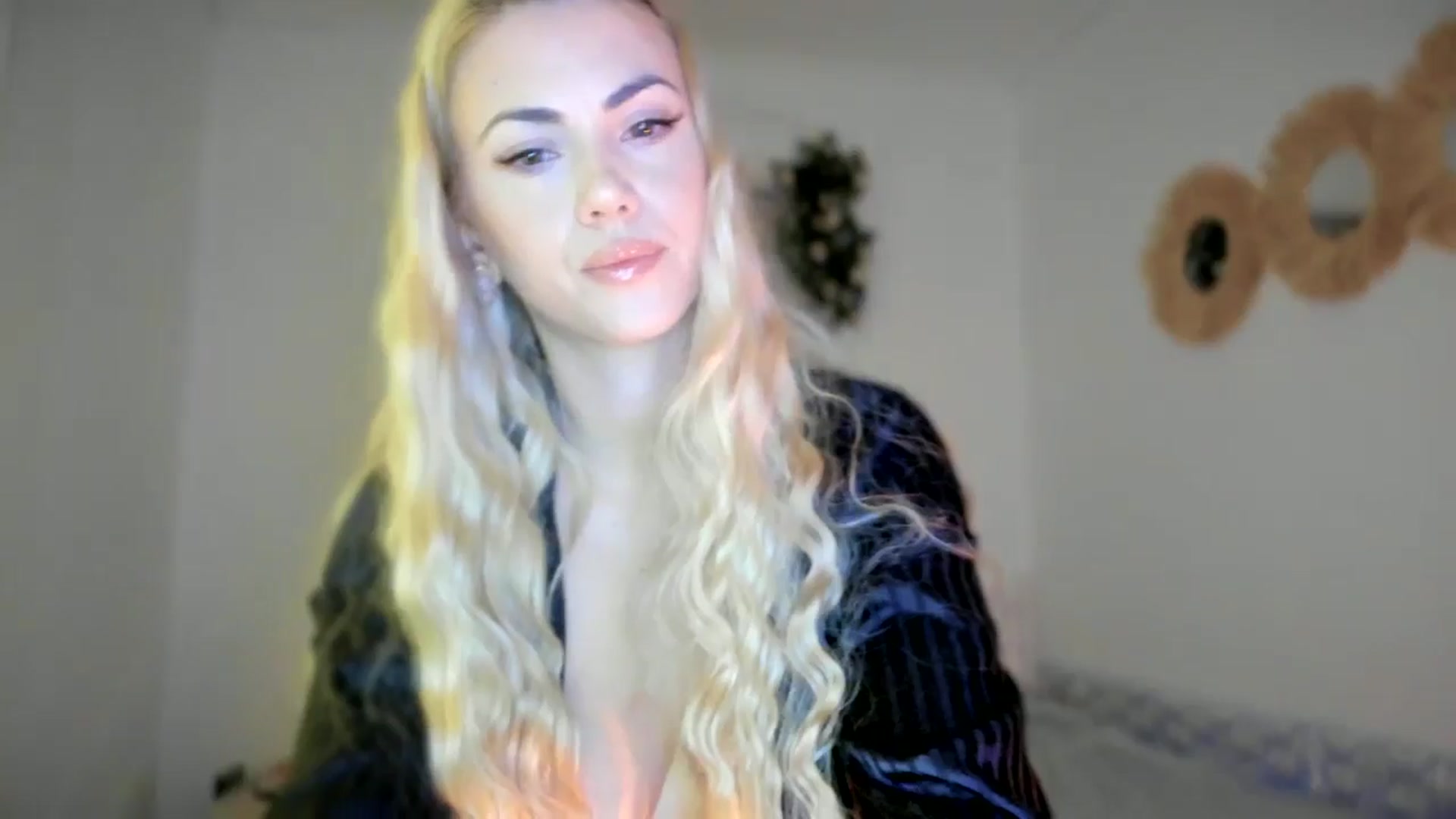 Gallery image thumbnail from VivianisHere's myfreecams stream on, 03/20/2025, 08:55 image 7 of 20