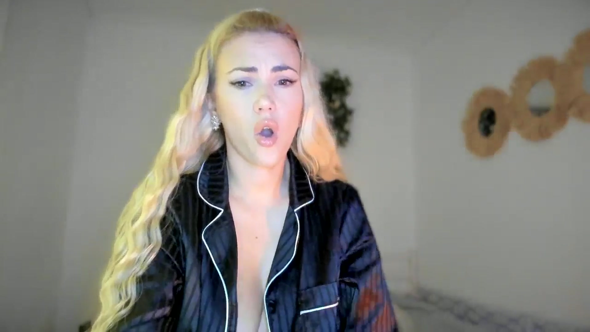Gallery image thumbnail from VivianisHere's myfreecams stream on, 03/20/2025, 08:55 image 3 of 20