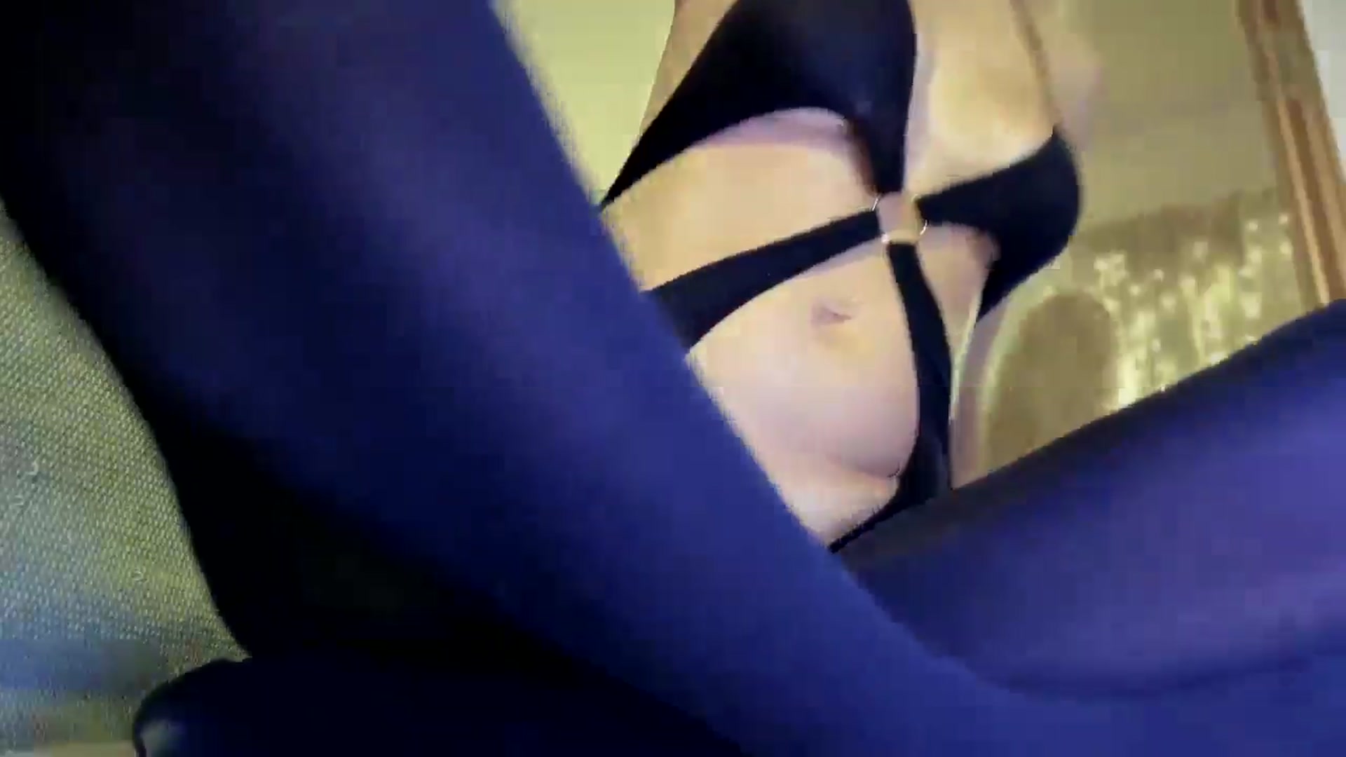Gallery image thumbnail from VivianisHere's myfreecams stream on, 03/21/2025, 08:09 image 10 of 20