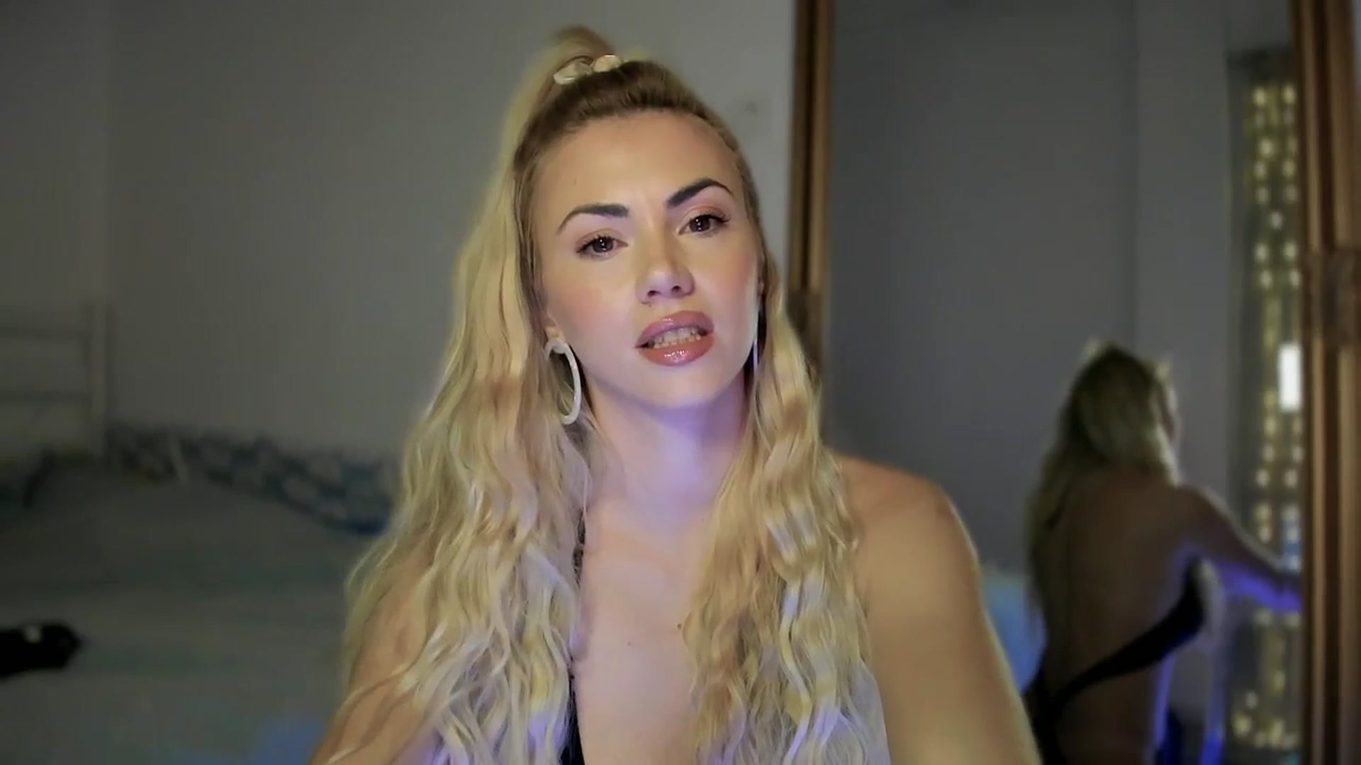 Gallery image thumbnail from VivianisHere's myfreecams stream on, 03/21/2025, 08:09 image 5 of 20