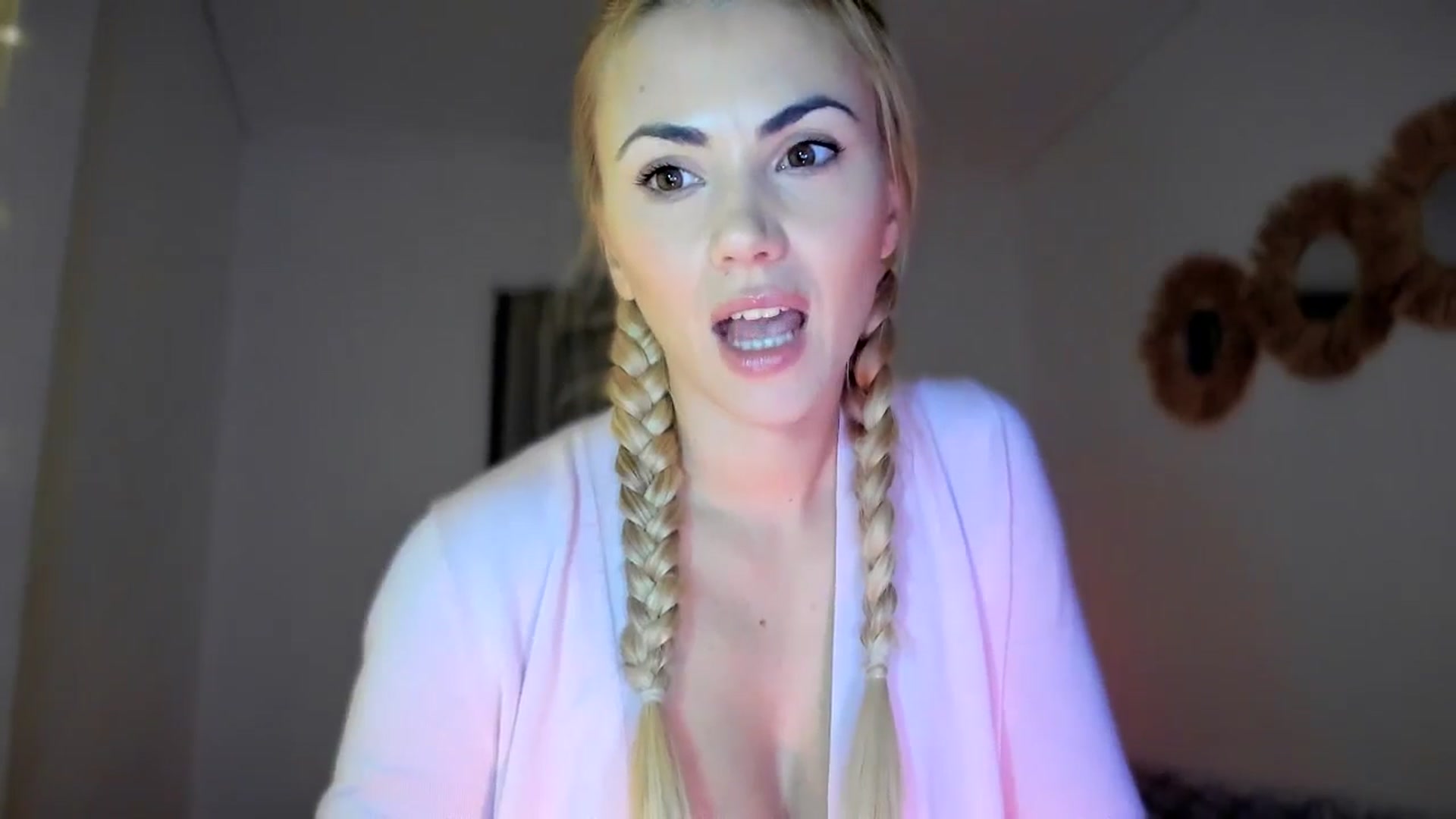Gallery image thumbnail from VivianisHere's myfreecams stream on, 03/24/2025, 09:50 image 8 of 20