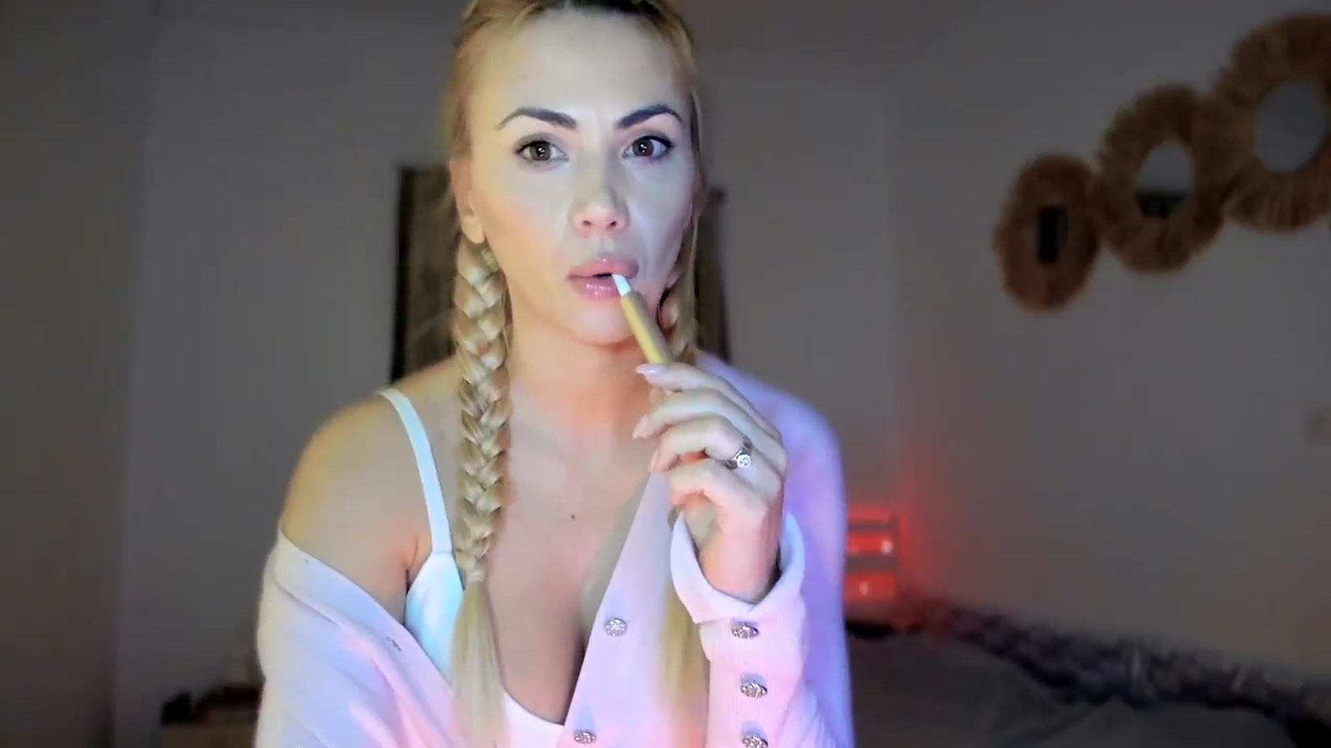 Gallery image thumbnail from VivianisHere's myfreecams stream on, 03/24/2025, 09:50 image 17 of 20