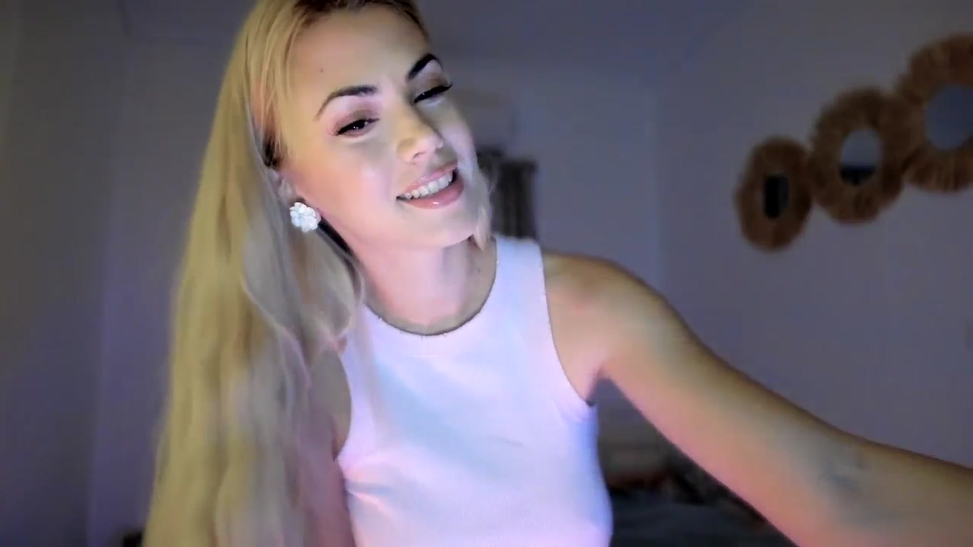 Gallery image thumbnail from VivianisHere's myfreecams stream on, 03/26/2025, 08:48 image 9 of 20