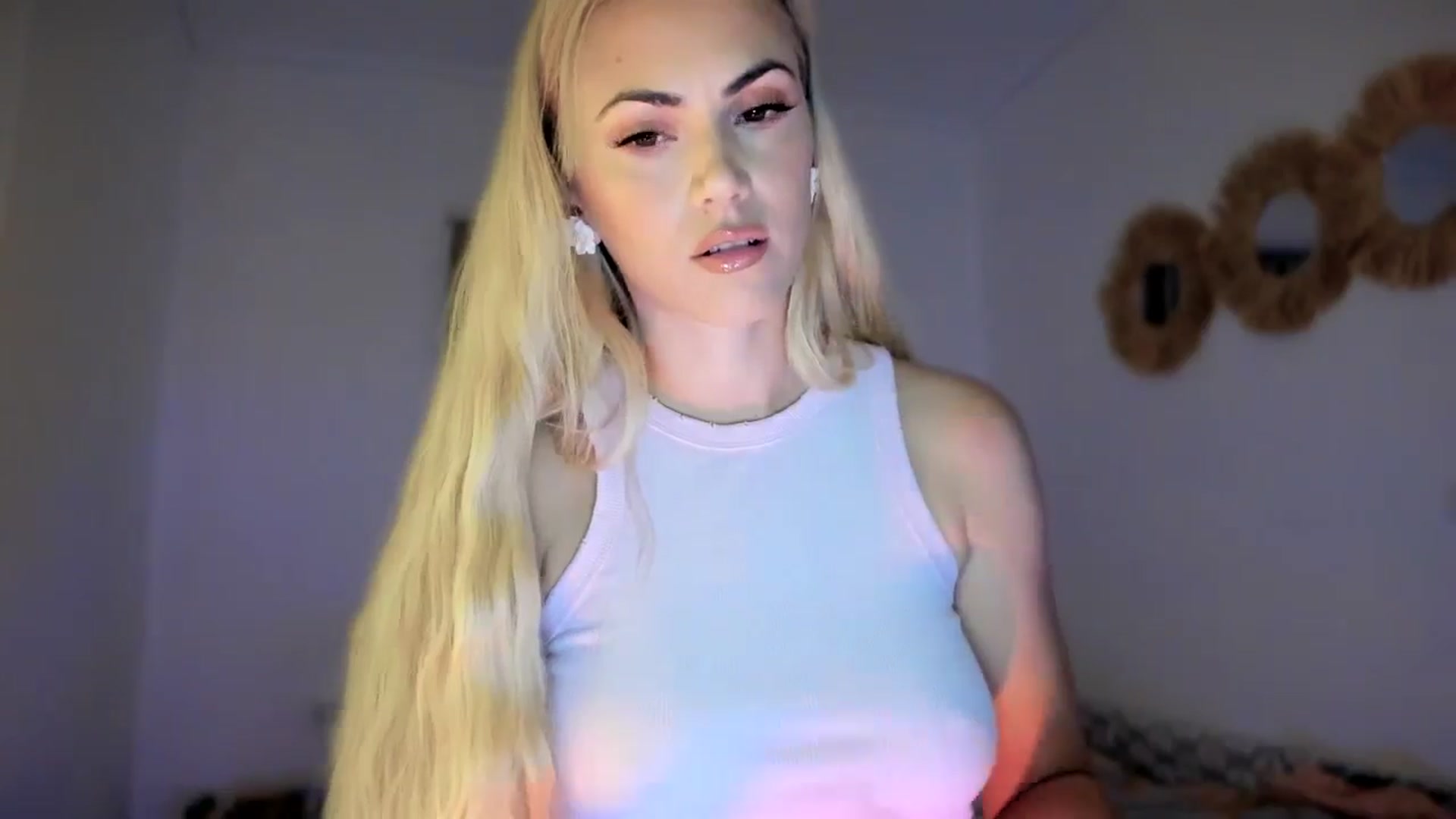 Gallery image thumbnail from VivianisHere's myfreecams stream on, 03/26/2025, 08:48 image 11 of 20