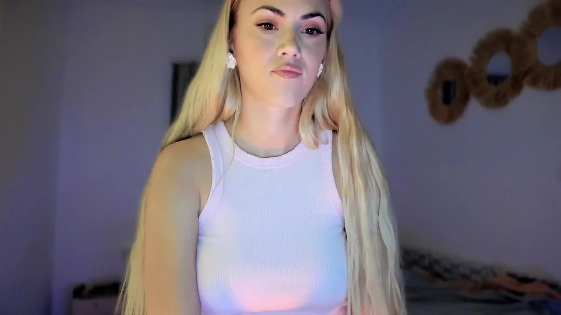 Gallery image thumbnail from VivianisHere's myfreecams stream on, 03/26/2025, 08:48 image 13 of 20