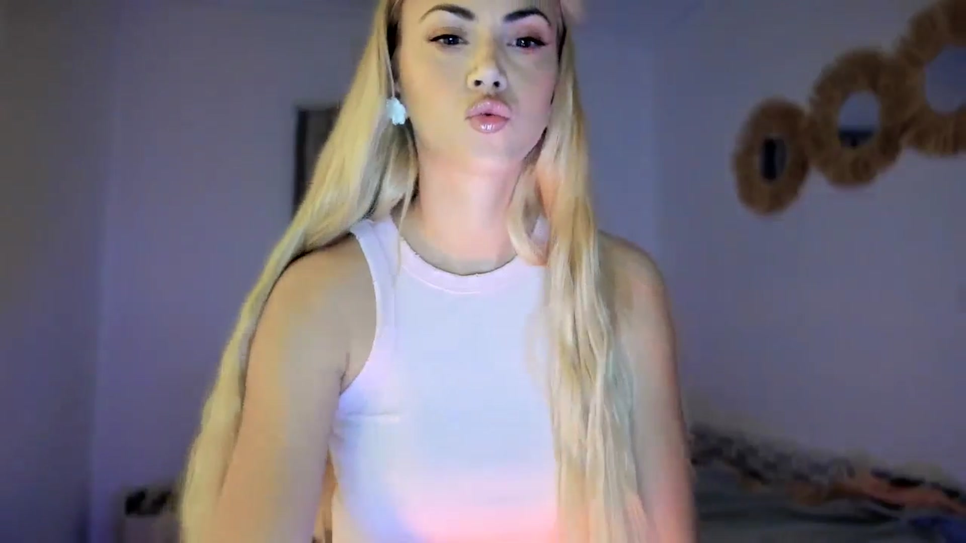 Gallery image thumbnail from VivianisHere's myfreecams stream on, 03/26/2025, 08:48 image 15 of 20