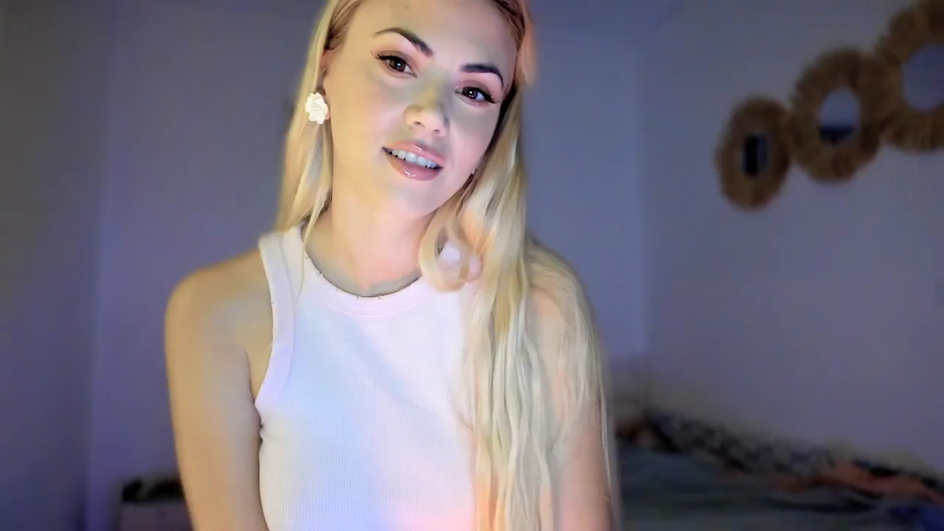 Gallery image thumbnail from VivianisHere's myfreecams stream on, 03/26/2025, 08:48 image 14 of 20