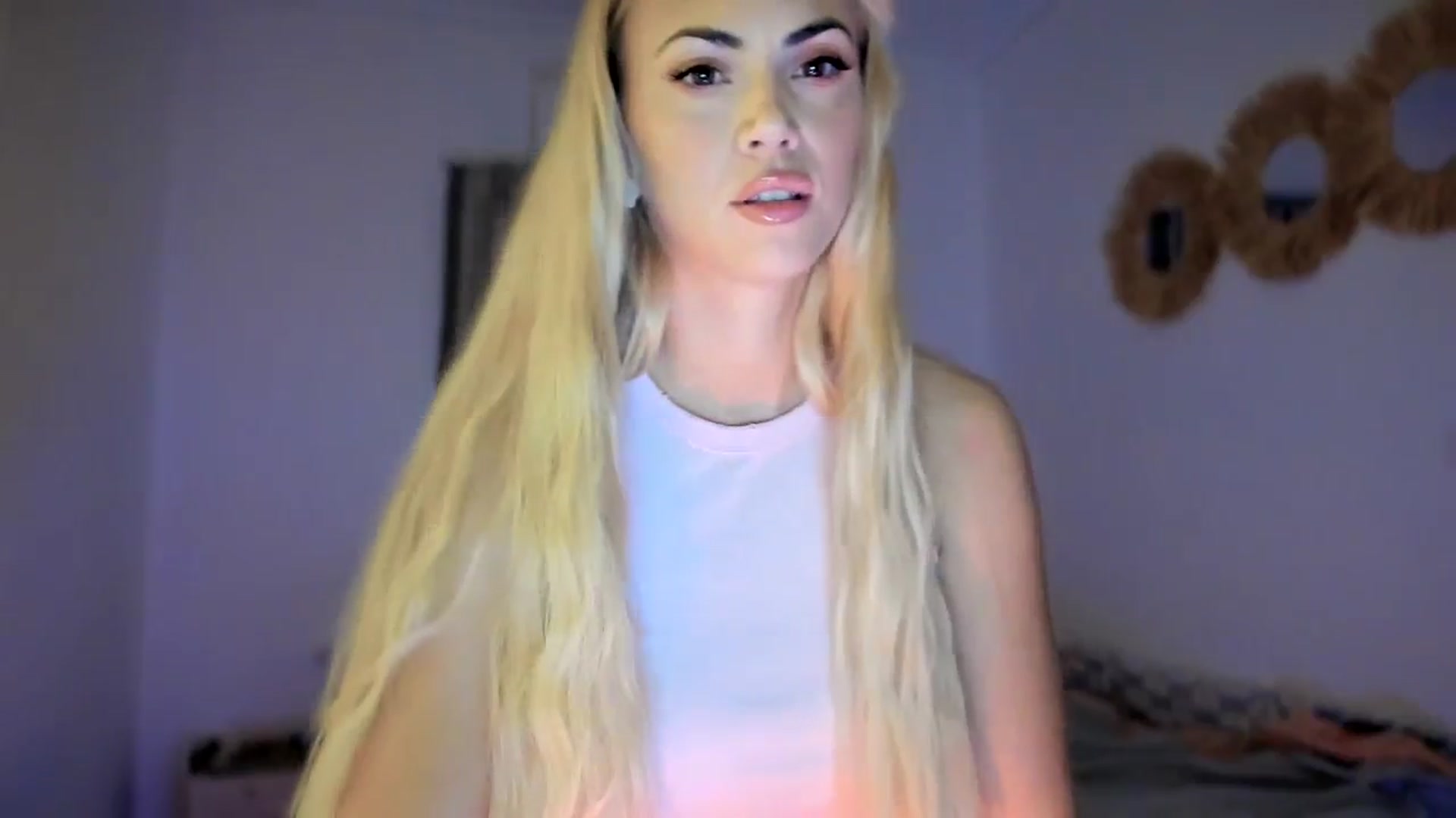 Gallery image thumbnail from VivianisHere's myfreecams stream on, 03/26/2025, 08:48 image 18 of 20