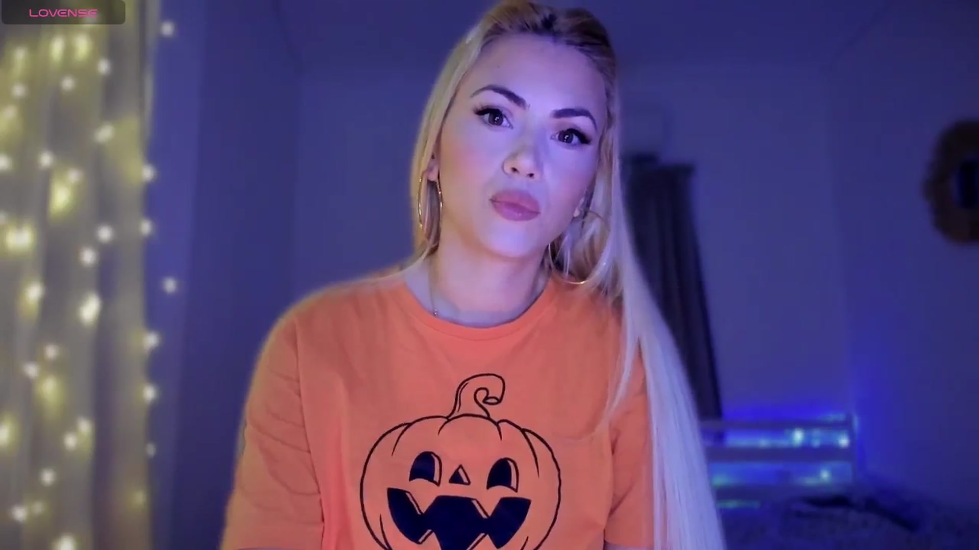 Gallery image thumbnail from VivianisHere's myfreecams stream on, 05/19/2025, 06:55 image 7 of 20