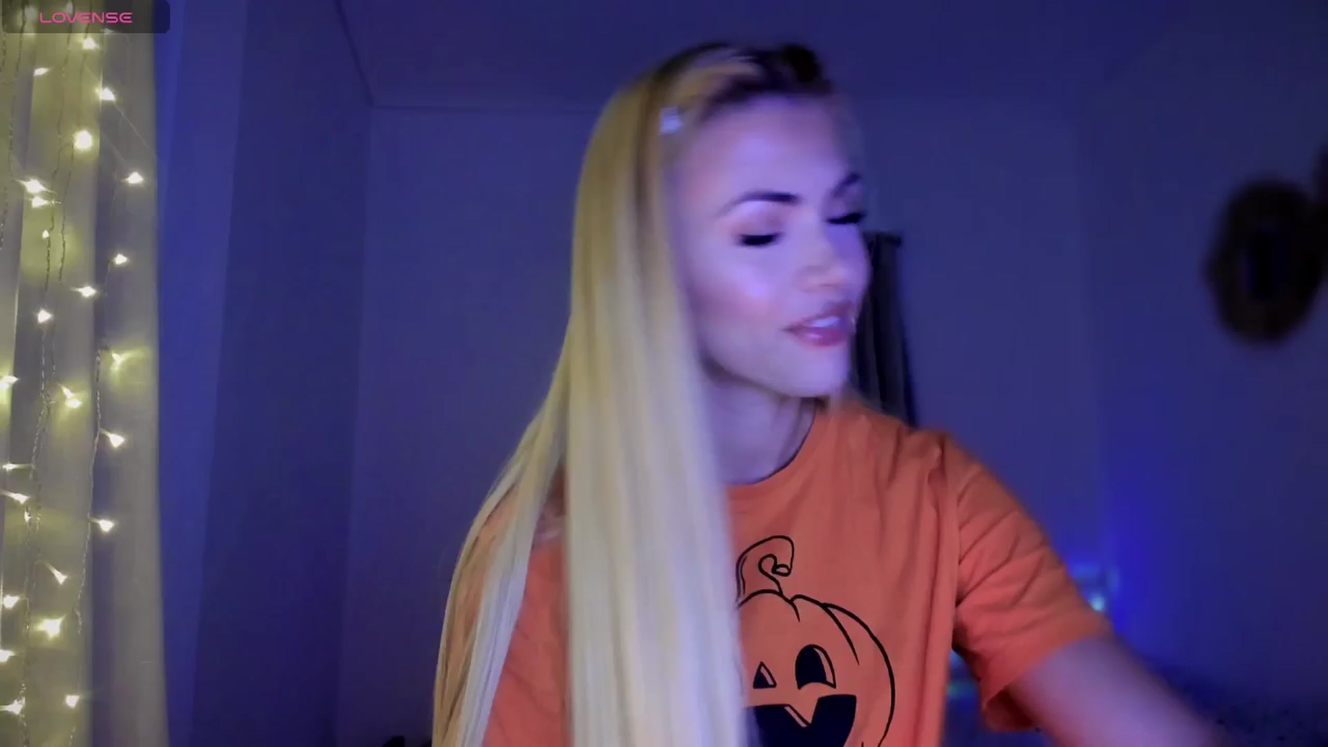Gallery image thumbnail from VivianisHere's myfreecams stream on, 05/19/2025, 06:55 image 17 of 20