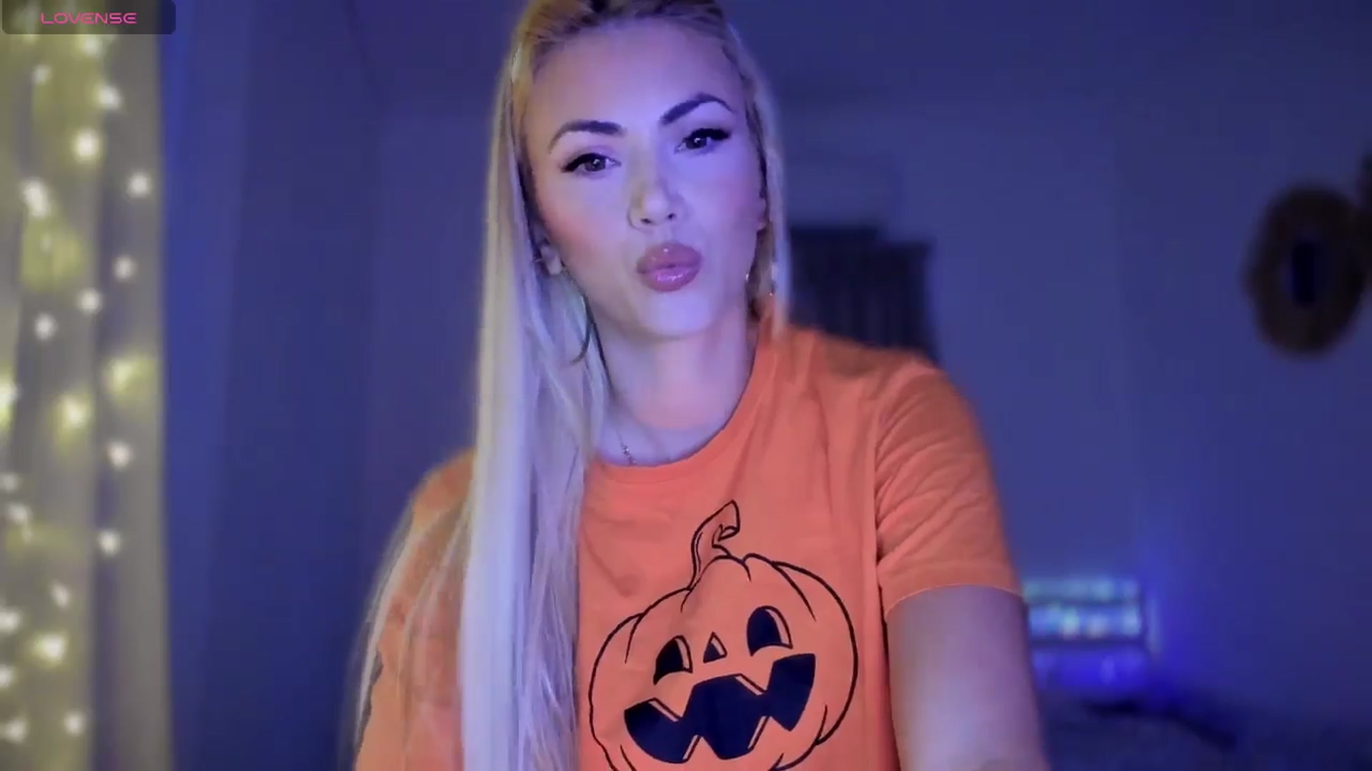 Gallery image thumbnail from VivianisHere's myfreecams stream on, 05/19/2025, 06:55 image 18 of 20