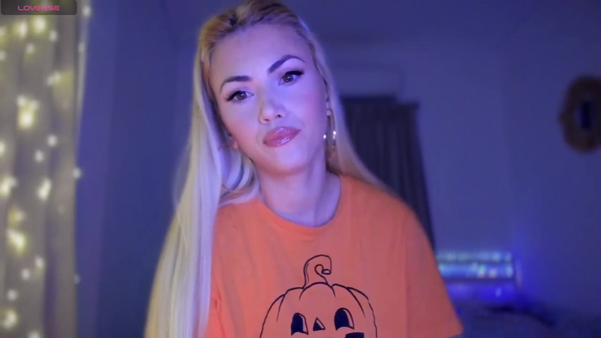 Gallery image thumbnail from VivianisHere's myfreecams stream on, 05/19/2025, 06:55 image 8 of 20