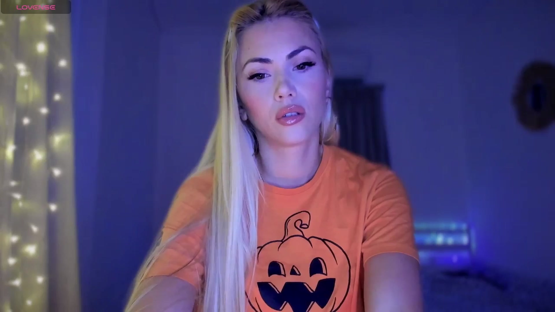 Gallery image thumbnail from VivianisHere's myfreecams stream on, 05/19/2025, 06:55 image 15 of 20