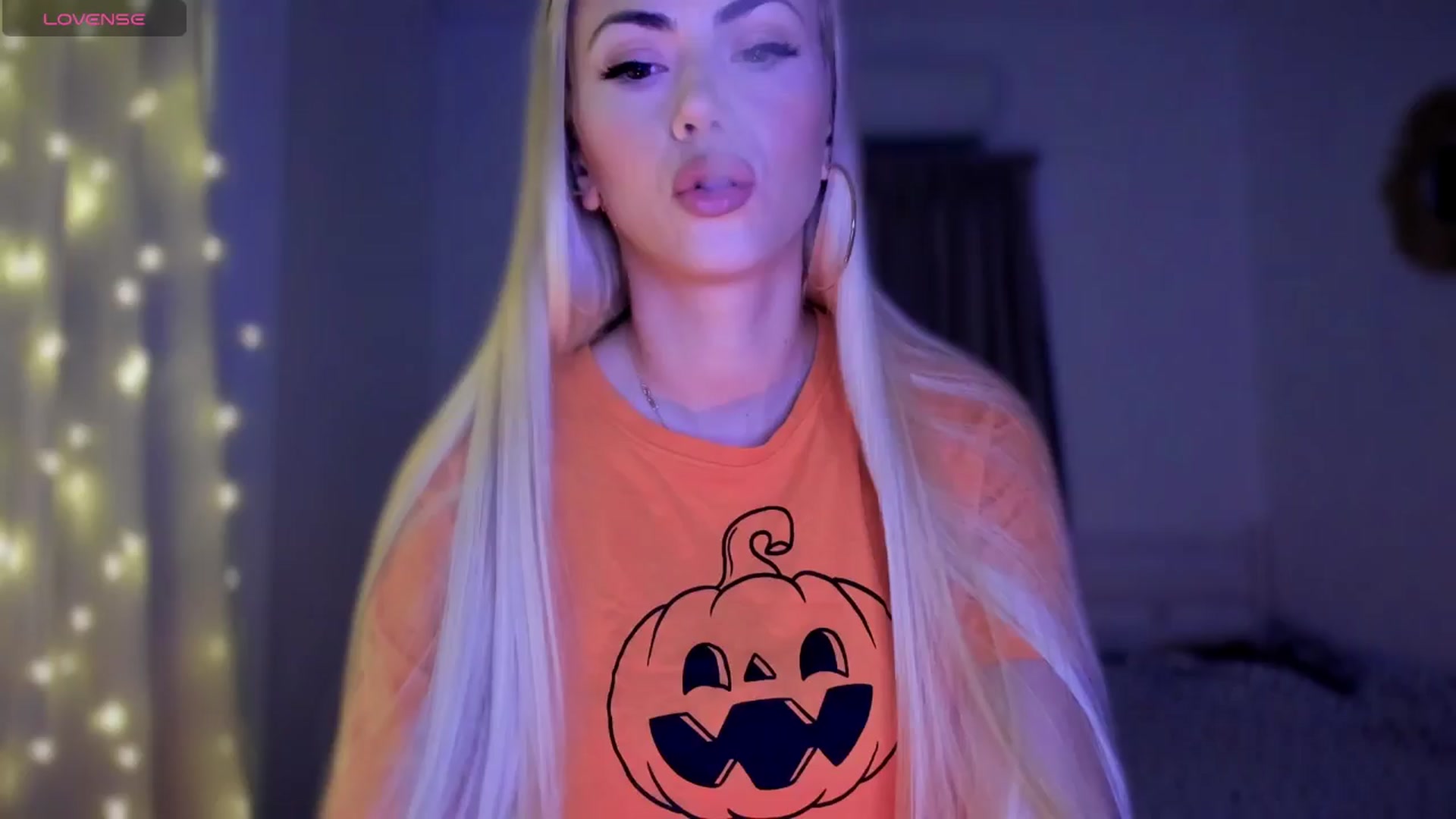 Gallery image thumbnail from VivianisHere's myfreecams stream on, 05/19/2025, 06:55 image 2 of 20