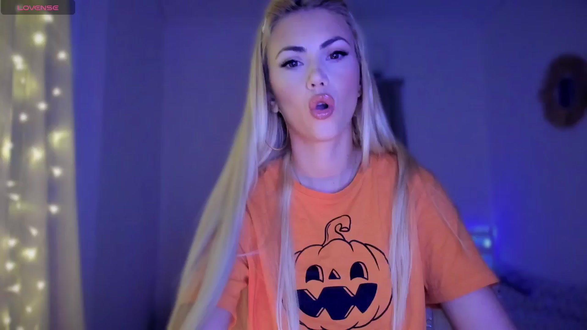 Gallery image thumbnail from VivianisHere's myfreecams stream on, 05/19/2025, 07:12 image 1 of 20