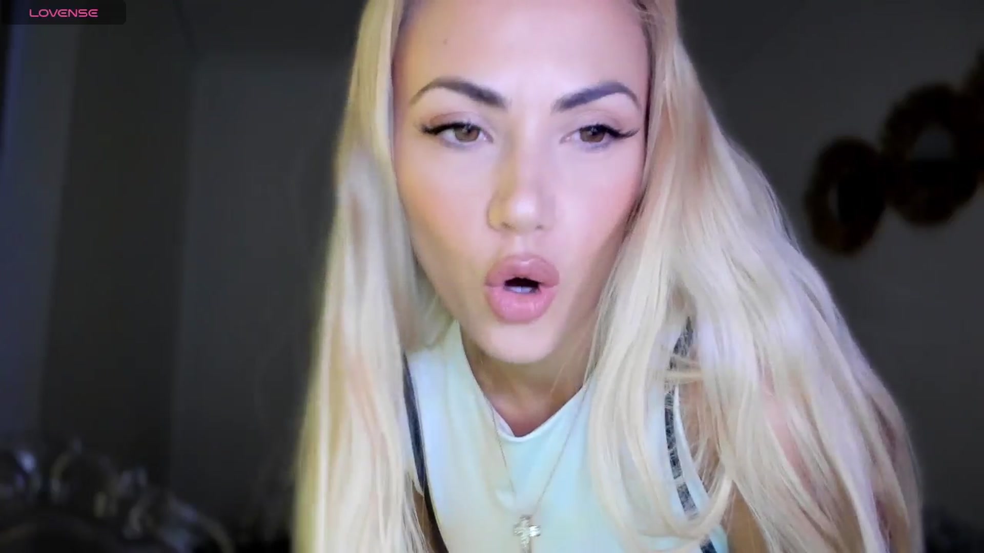 Gallery image thumbnail from VivianisHere's myfreecams stream on, 05/28/2025, 07:17 image 7 of 20