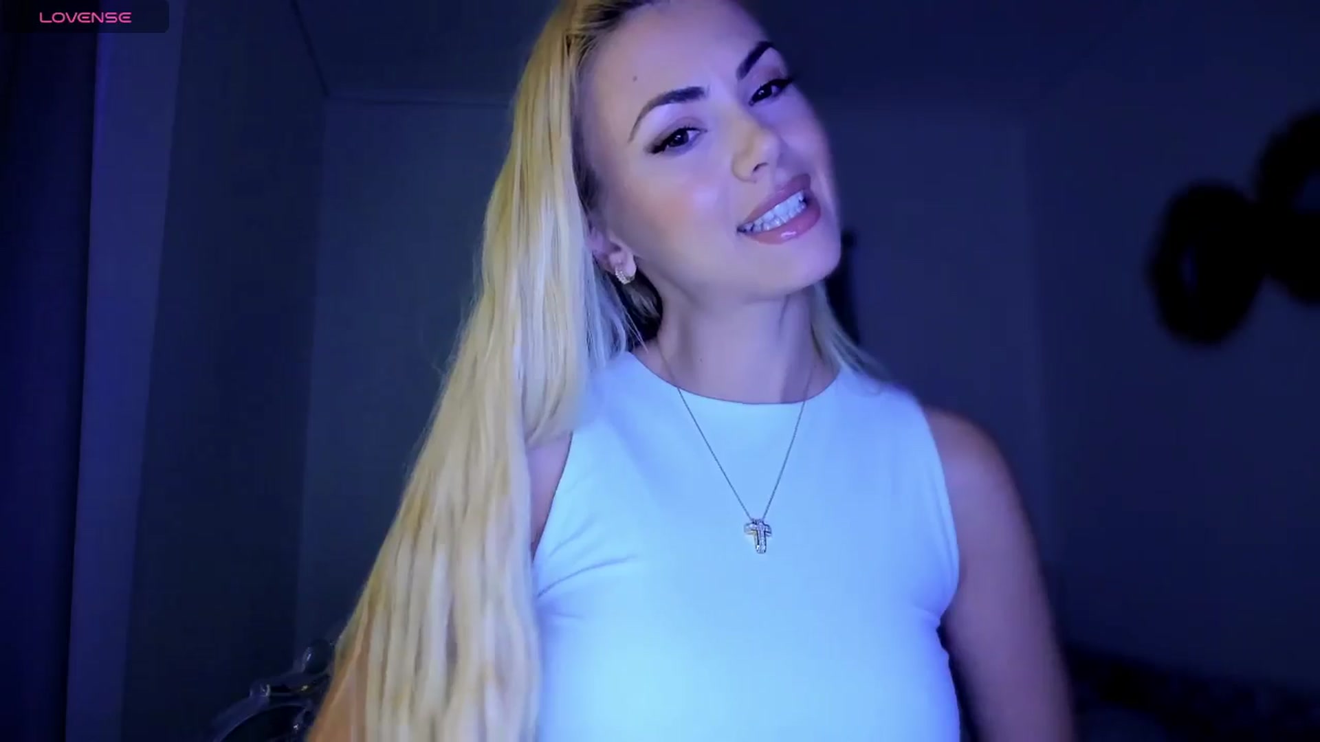 Gallery image thumbnail from VivianisHere's myfreecams stream on, 05/28/2025, 07:17 image 15 of 20