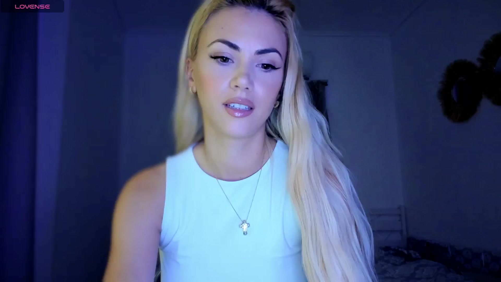 Gallery image thumbnail from VivianisHere's myfreecams stream on, 05/28/2025, 07:17 image 16 of 20