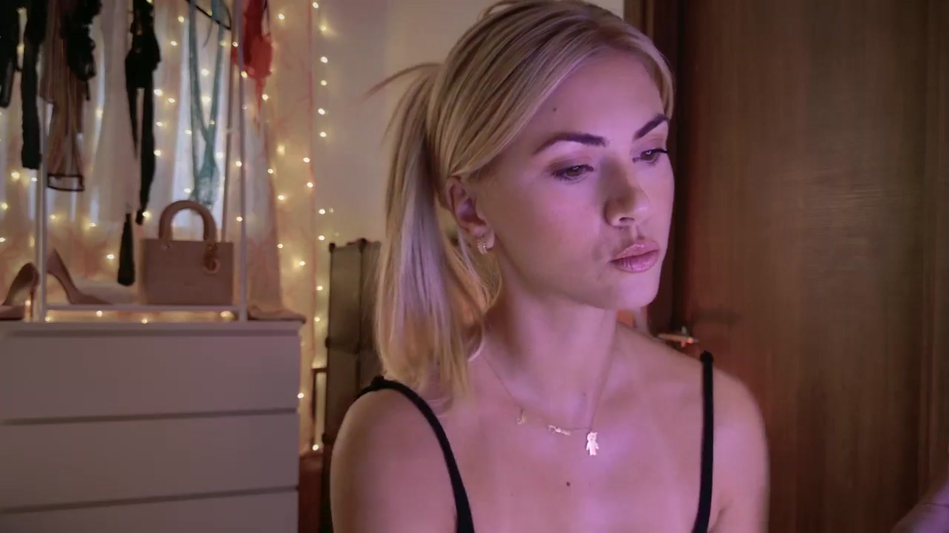 Gallery image thumbnail from VivianisHere's myfreecams stream on, 09/05/2025, 06:58 image 17 of 20