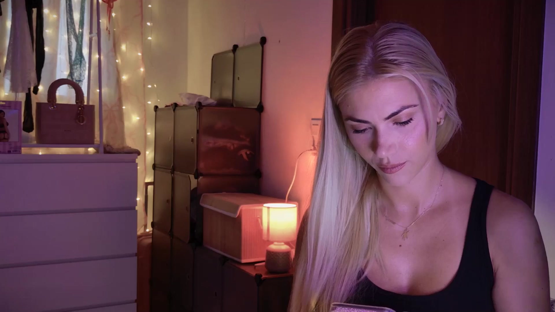 Gallery image thumbnail from VivianisHere's myfreecams stream on, 09/05/2025, 06:58 image 2 of 20