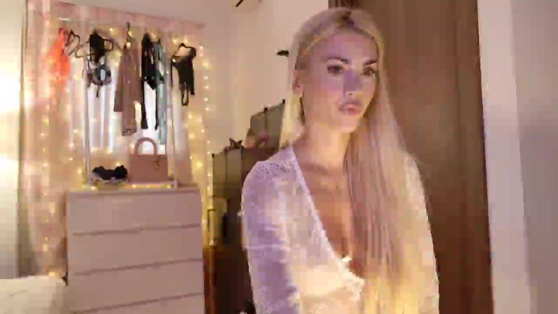 Gallery image thumbnail from VivianisHere's myfreecams stream on, 09/23/2025, 07:59 image 9 of 20