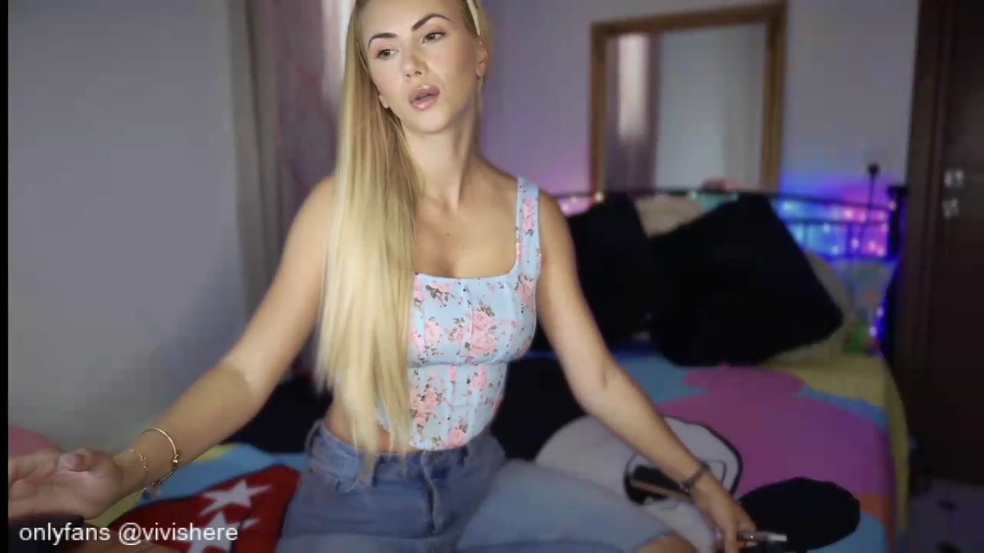 Gallery image thumbnail from VivianisHere's myfreecams stream on, 05/13/2026, 06:29 image 10 of 20