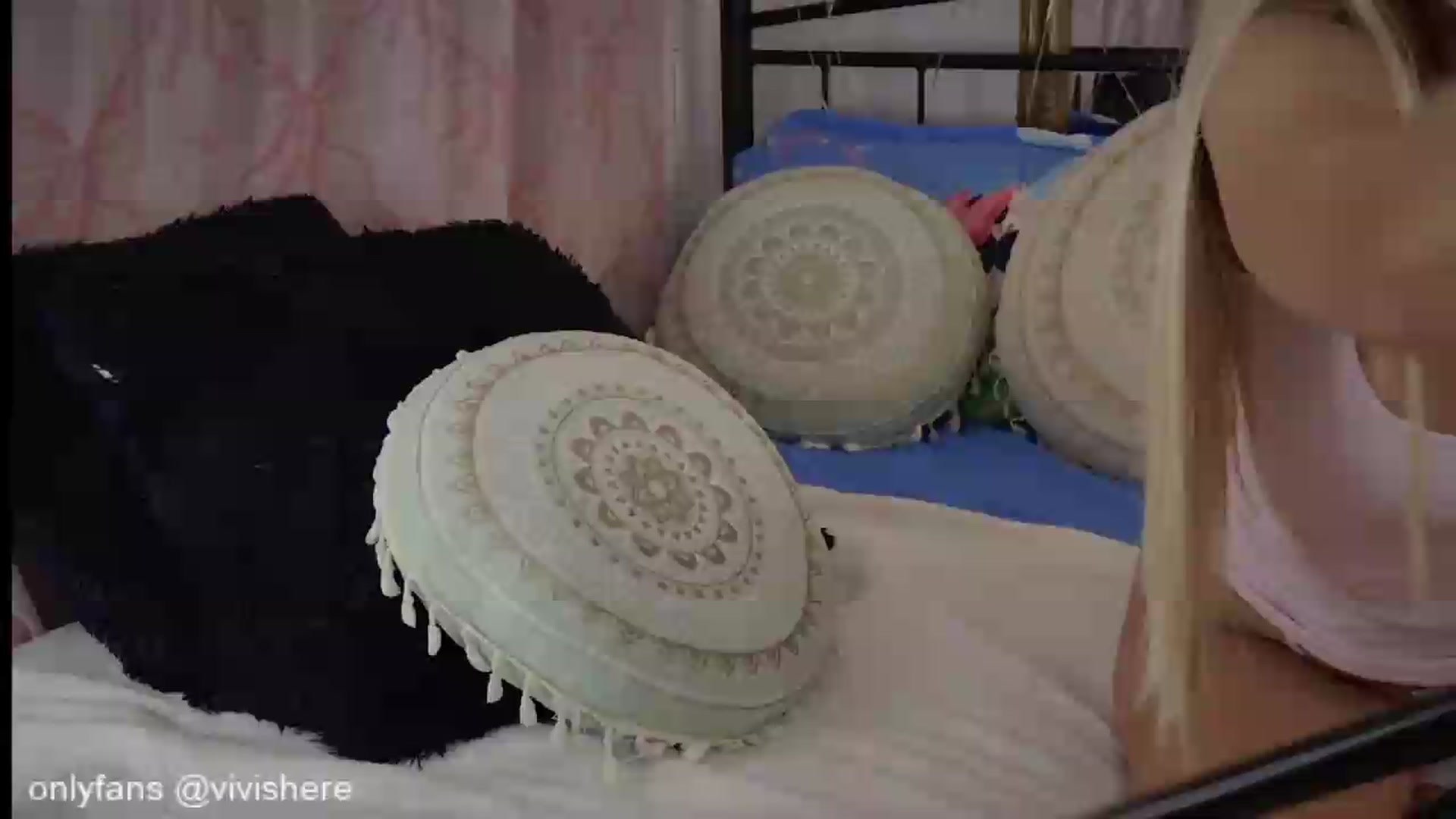 Gallery image thumbnail from VivianisHere's myfreecams stream on, 05/20/2026, 06:52 image 9 of 20
