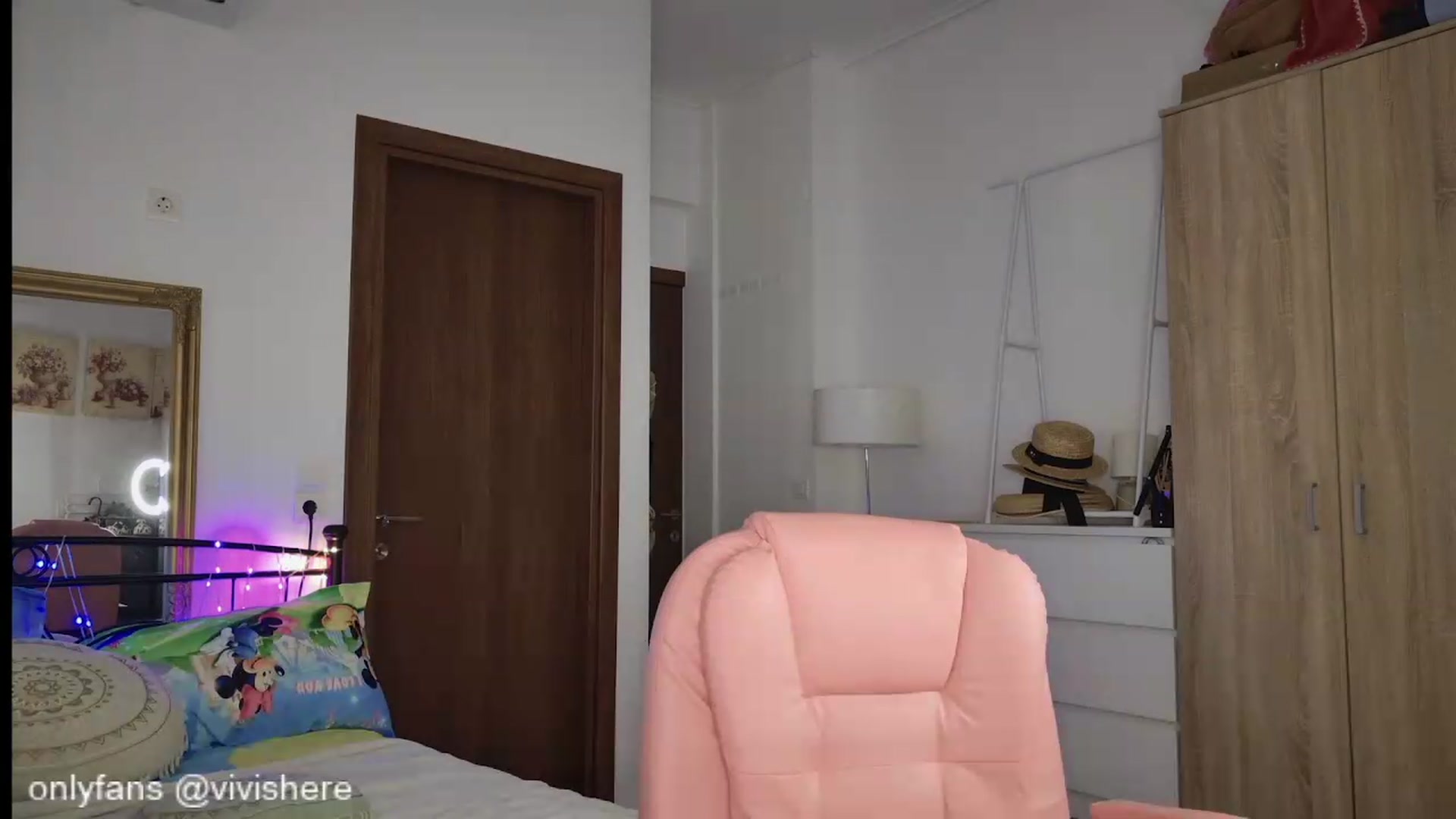 Gallery image thumbnail from VivianisHere's myfreecams stream on, 06/25/2026, 07:27 image 2 of 20