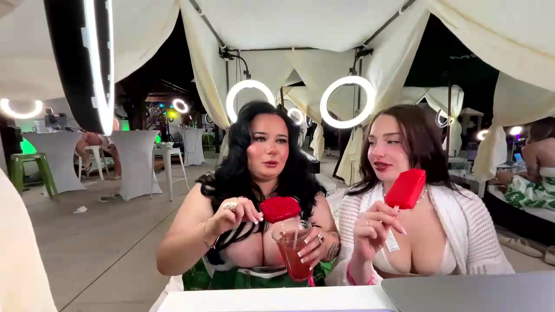 Gallery image thumbnail from Vivianvox's myfreecams stream on, 05/19/2026, 06:30 image 7 of 20