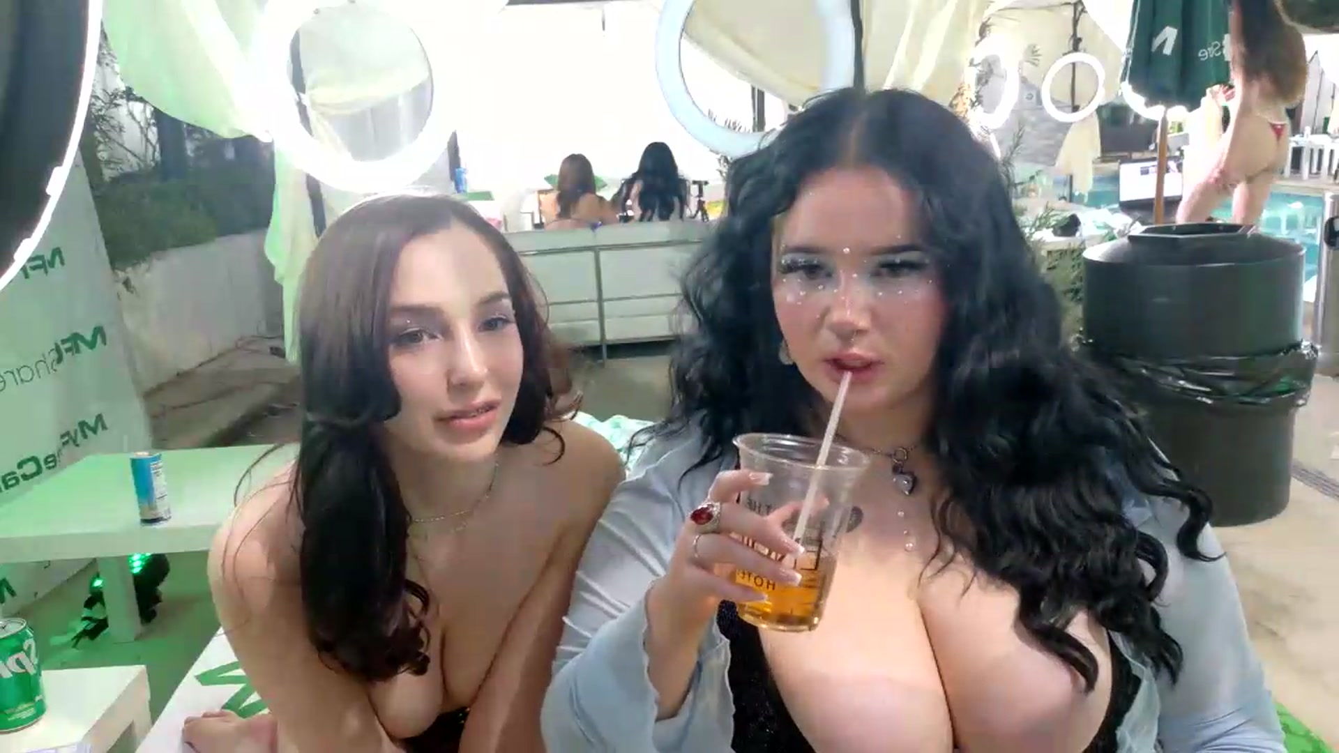 Gallery image thumbnail from Vivianvox's myfreecams stream on, 05/20/2026, 09:52 image 19 of 20